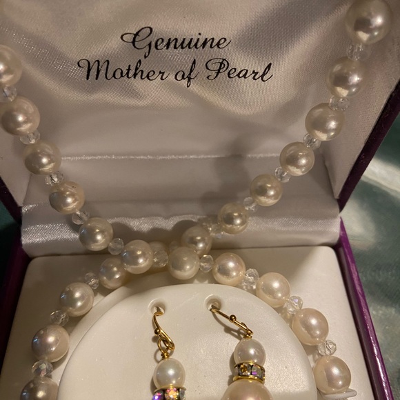 Genuine Mother of Pearl Jewelry - Picture 3 of 6